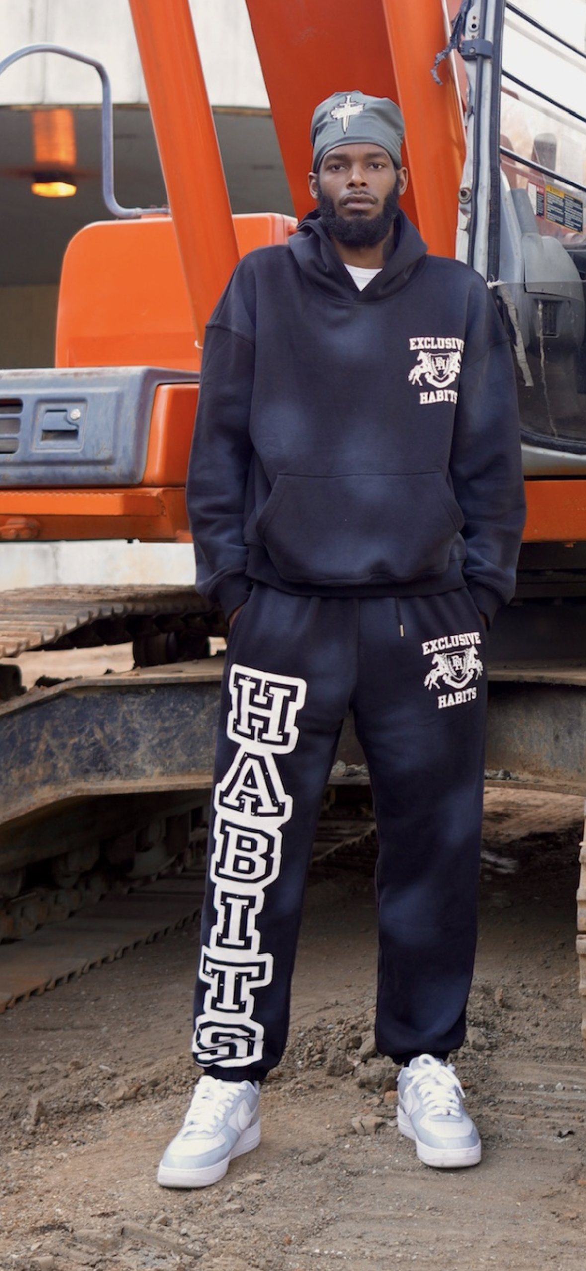 Exclusive Habits Sweatsuit ( Black )